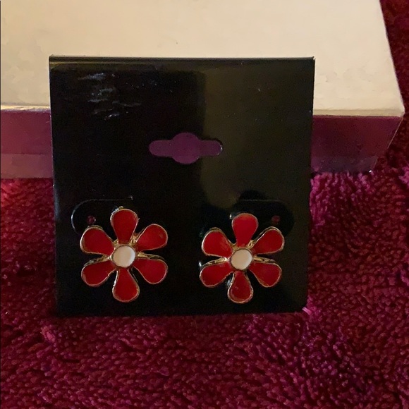 Cute Flower Earrings - Picture 4 of 4